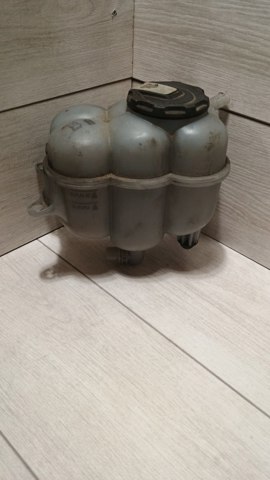 Розширювальний бачок охолодження 4M0121405K VAG