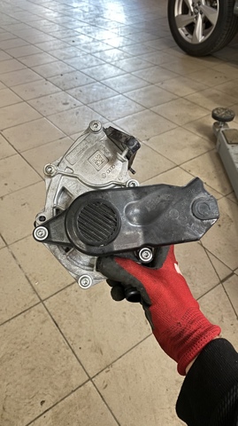 Водяний насос охолодження, з корпусом 06L121012 VAG