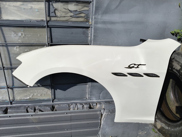 Переднє ліве крило 673002041 MASERATI
