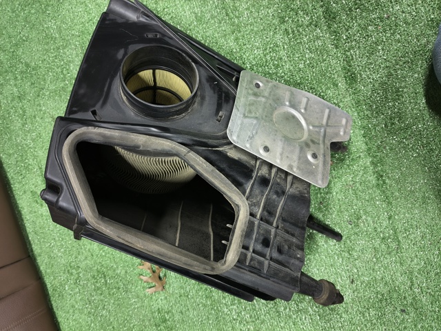 Корпус повітряного фільтра 80A133835AC VAG