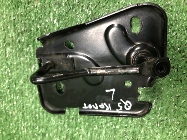 Стояк-гак замка капота 80A823185C VAG