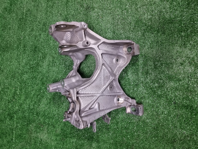 Кронштейн передньої балки 8W0399296E VAG