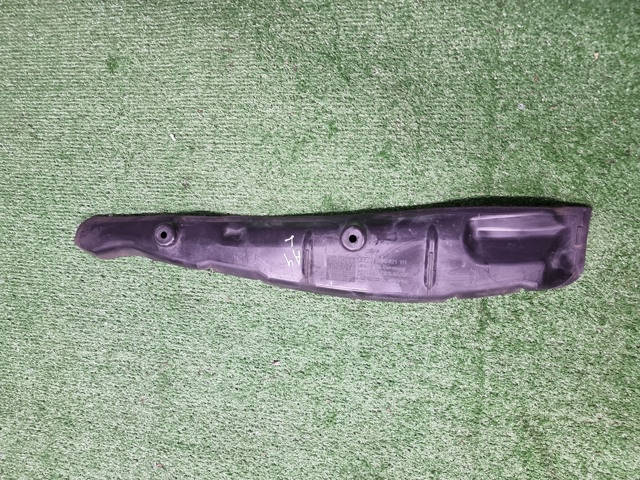 Ущільнювач арки крила 8W0821111 VAG