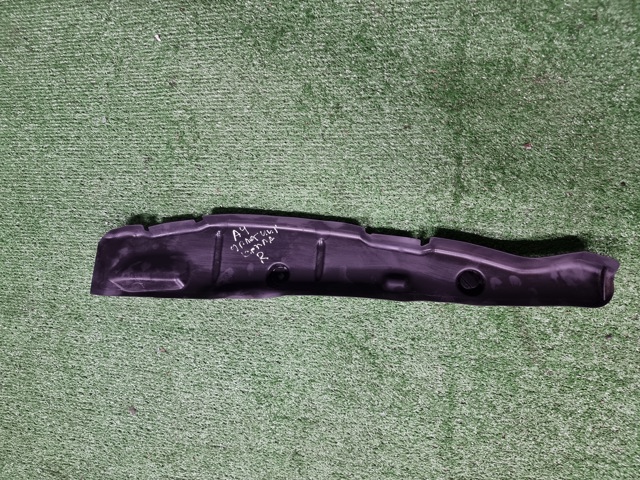 Ущільнювач крила 8W0821112 VAG