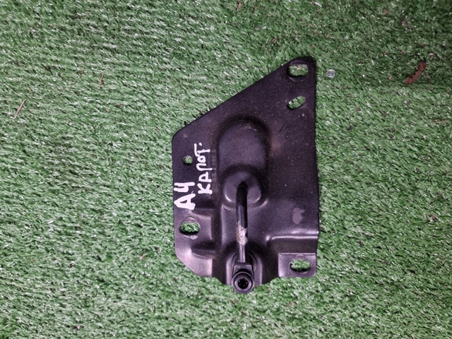 Стояк-гак замка капота 8W0823186D VAG