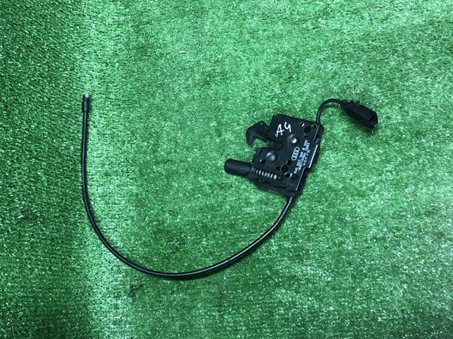 Замок капота 8W0823509B VAG