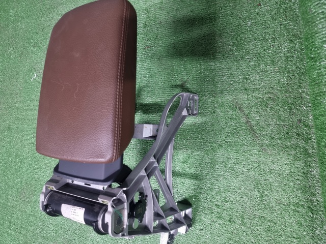 Кронштейн підлокітника 8W0864283B VAG