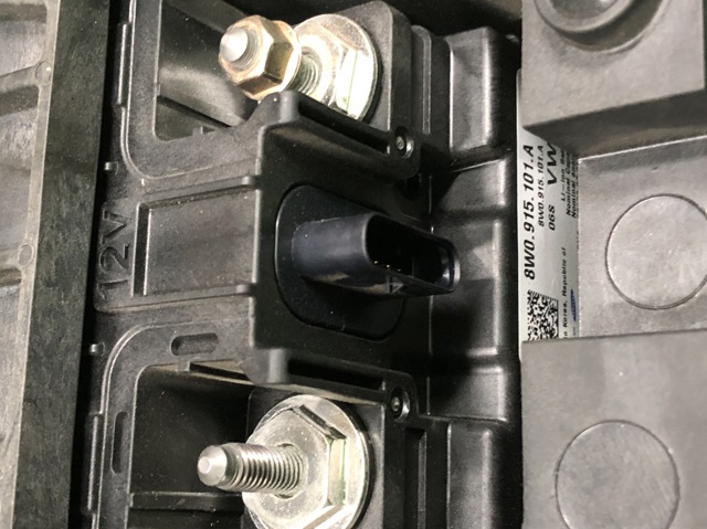 Автомобільна батарея 8W0915101A VAG