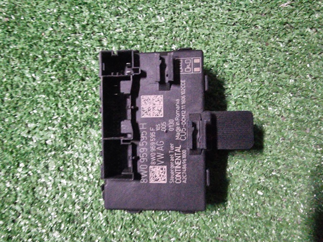 Блок комфорту задніх дверей 8W0959595H VAG