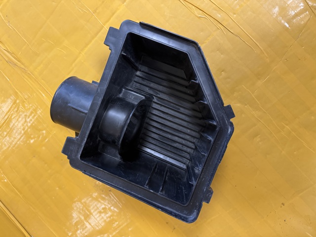 Корпус повітряного фільтра, верхня частина 165266RA1B NISSAN