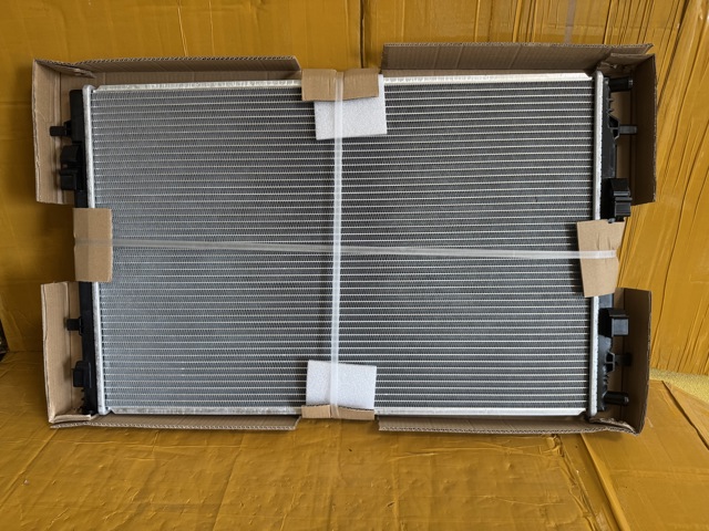 Радіатор охолодження, додатковий 214576RR0B NISSAN