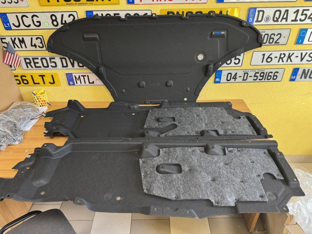 Захист днища, правий 4M0825206J VAG