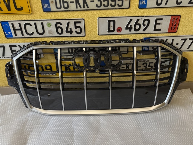 Решітка радіатора 4M0853651 VAG