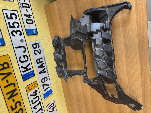 Кронштейн кріплення протитуманной фари, лівої 51117421819 BMW