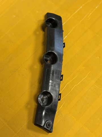 Ліве кріплення переднього бампера 622234CL0A NISSAN