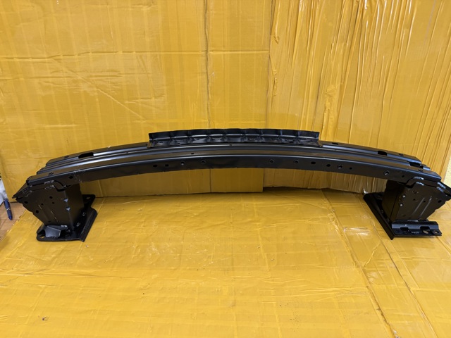 Швелер переднього бампера 6400L447 MITSUBISHI