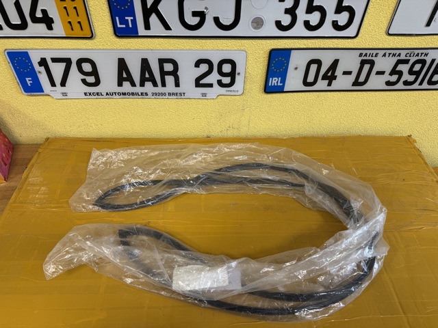 Верхній молдинг вітрового скла 727524CL0A NISSAN