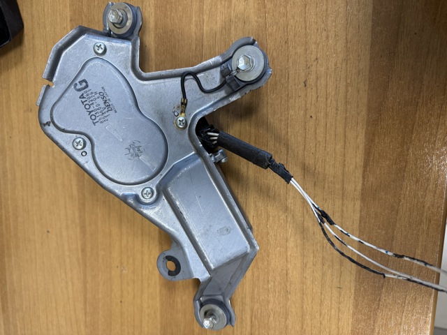 Двигун склоочисника заднього скла 8513042060 TOYOTA