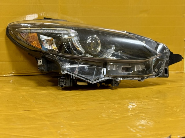 Основна фара - вставка GMP2510K0 MAZDA