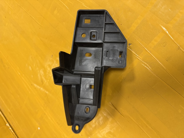Праве кріплення переднього бампера KB8A50C12 MAZDA