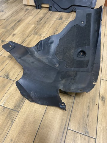 Підкрилок передній лівий 108158100D Tesla Model
