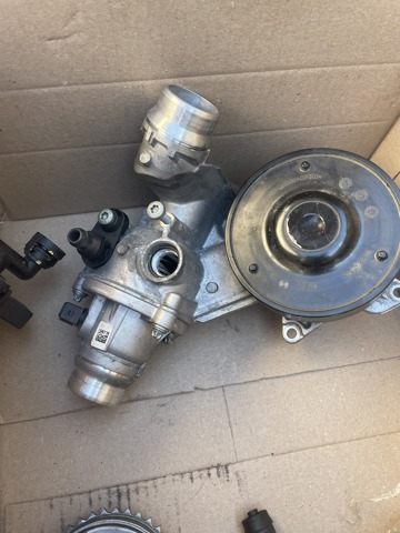 Водяний насос охолодження, з корпусом 11518054857 BMW