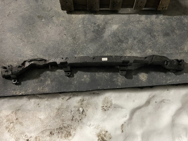 Буфер бампера переднього 51117421623 BMW
