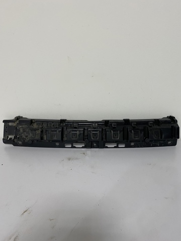 Кронштейн бампера заднього, центральний 51127429429 BMW