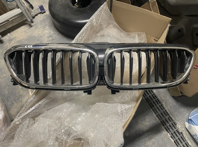 Решітка 51747497279 BMW