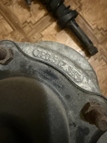 Опора амортизатора заднього, лівого 7P0512345 VAG