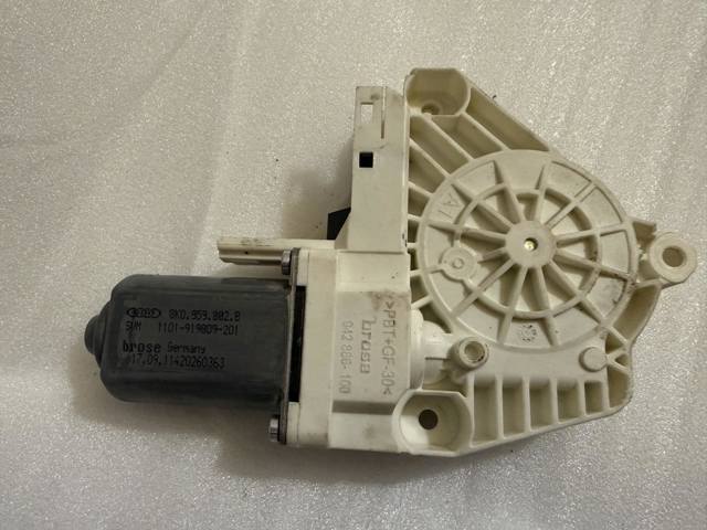 Мотор склопідйомника дверей передніх, правих 8K0959802B VAG