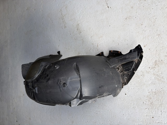 Підкрилки передні праві 3V0809958 VAG