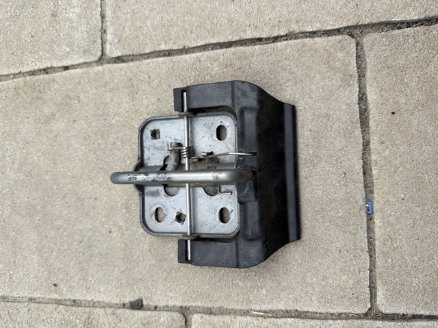 Стояк-гак замка капота 5NA823186C VAG