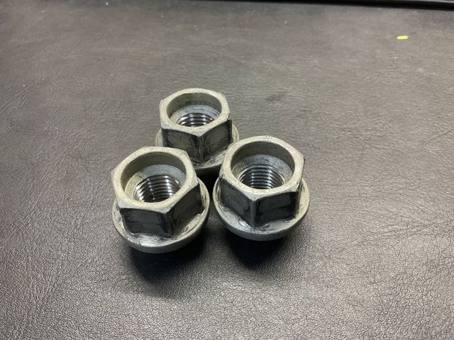 Гайка кріплення колеса 102700200B TESLA