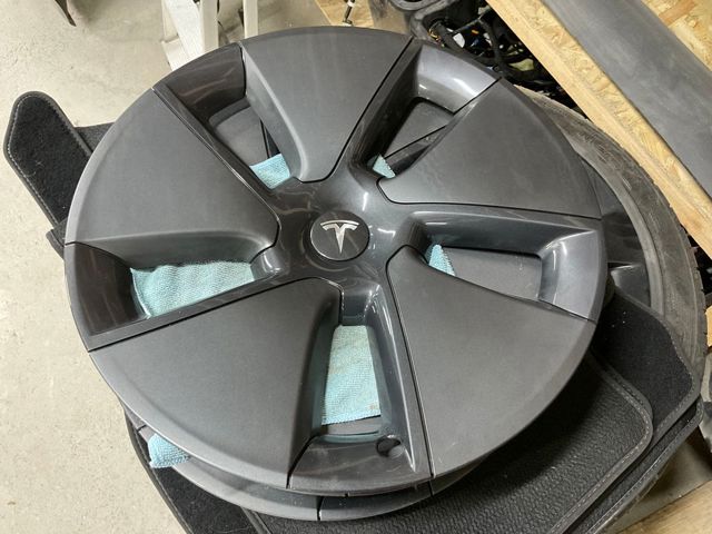 Ковпаки на диски 104427100A TESLA