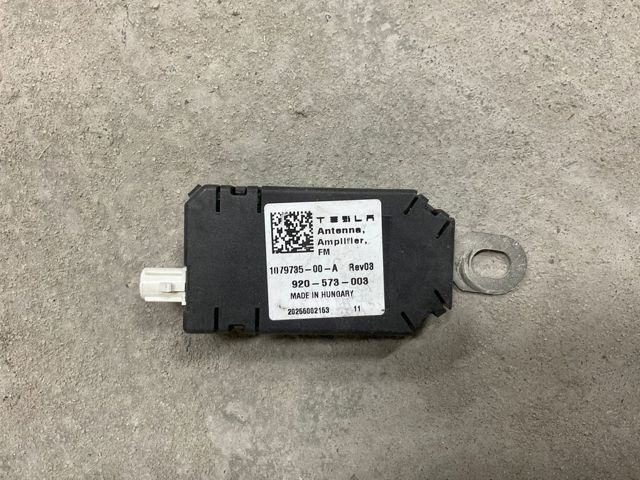 Підсилювач сигналу антени 107973500A TESLA