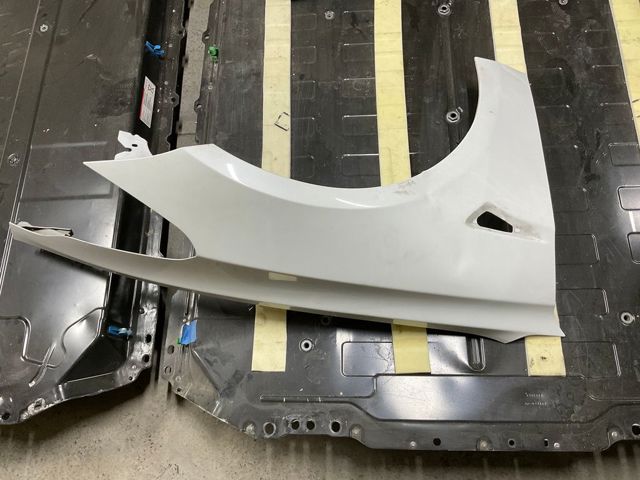Переднє праве крило 1081400E0D TESLA