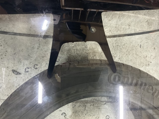 Переднє скло Tesla Model 3