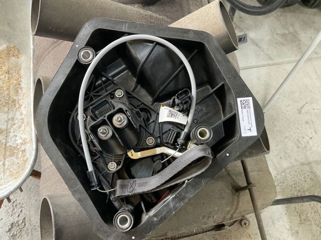 Порт зарядки 149037410E TESLA