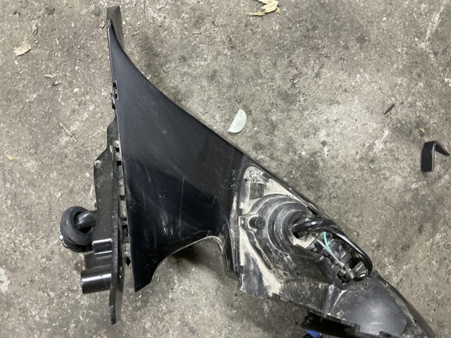 Праве дзеркало заднього виду Tesla Model Y