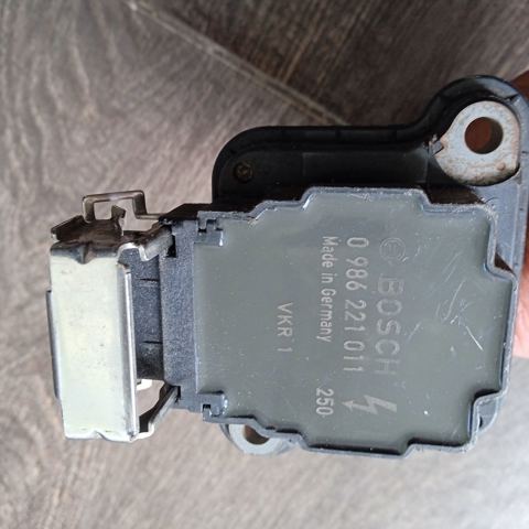 Котушка запалювання 0986221011 BOSCH