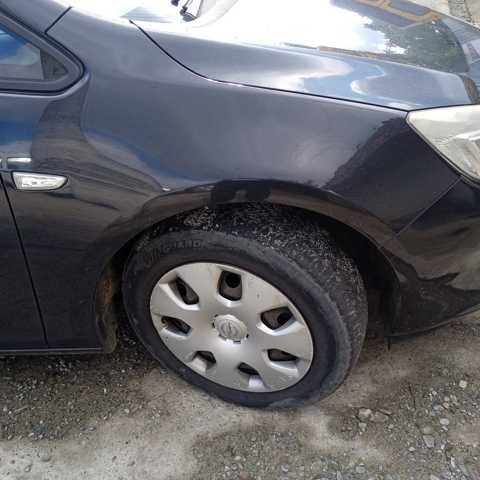 Переднє праве крило 13390003 OPEL