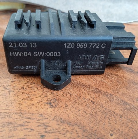 Датчик підігріву сидіння 1Z0959772C VAG