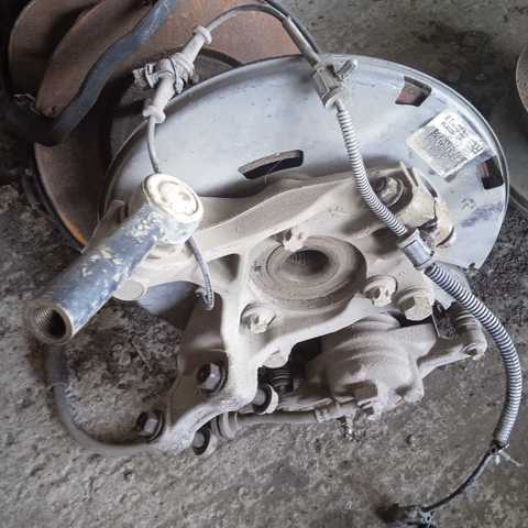 Цапфа поворотна права 308109 OPEL