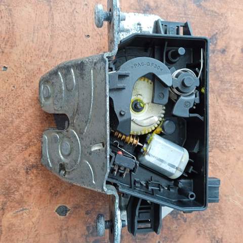 Центральний замок багажника 495058724 OPEL