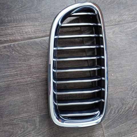 Решітка радіатора права 7336478 BMW