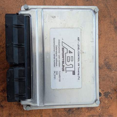 Блок керування пневмопідвіскою 7L0400100 VAG