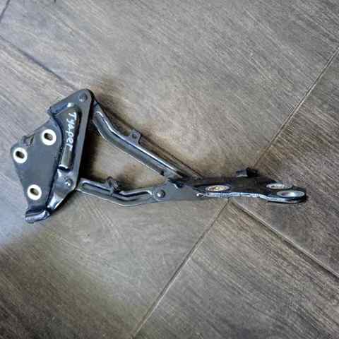 Петля капота, права 7L6823302 VAG