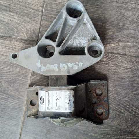 Права подушка двигуна 8200549046 RENAULT