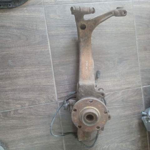Цапфа поворотного кулака 8D0407257S VAG